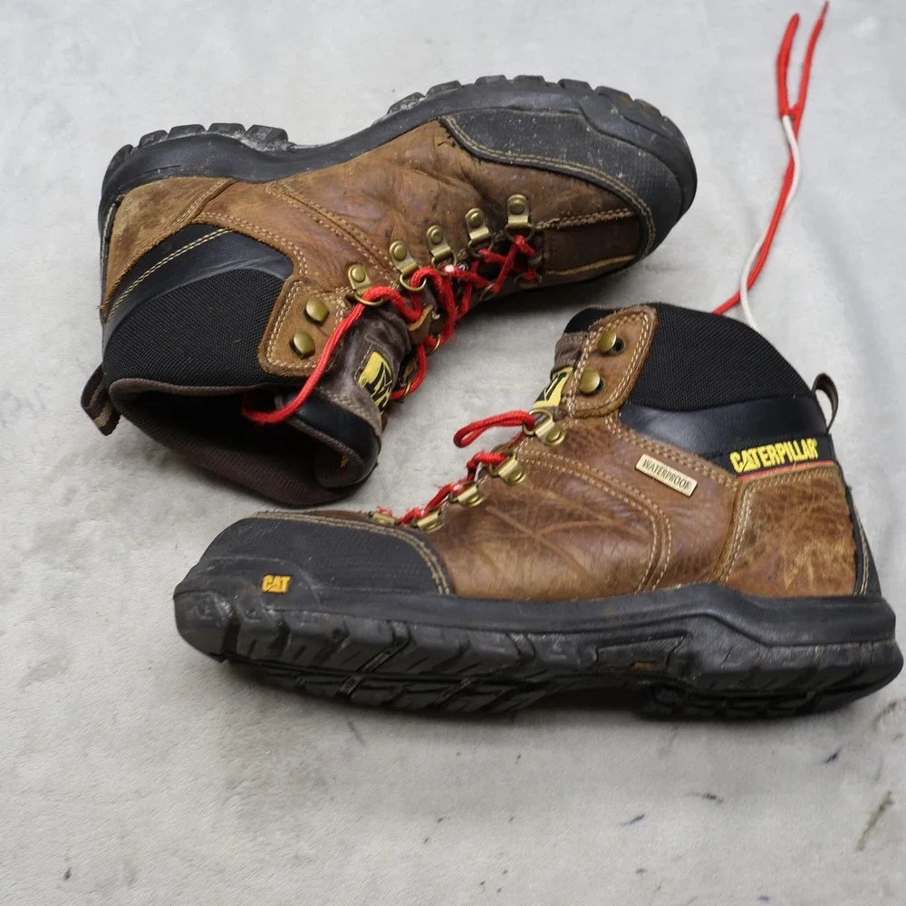 Caterpillar Men 9.5M Work Boot Brown Leather Safety Toe Rugged Industrial P90935